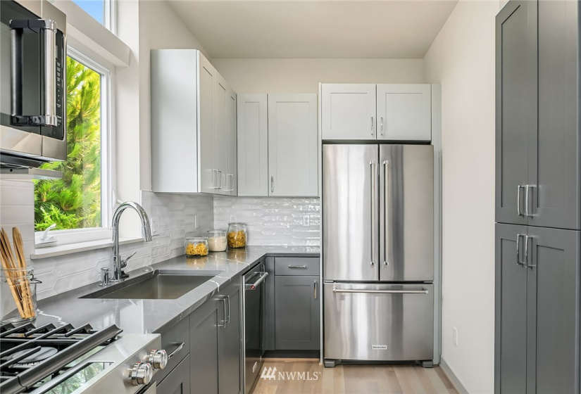 3215 Fuhrman, Seattle, Washington 98102, 4 Bedrooms Bedrooms, ,Residential,For Sale,Fuhrman,NWM1874938
