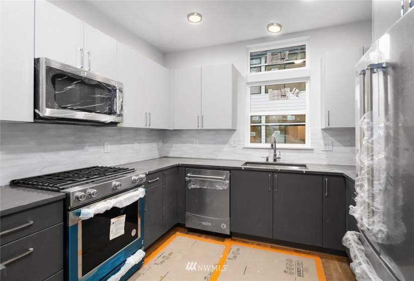 3215 Fuhrman, Seattle, Washington 98102, 4 Bedrooms Bedrooms, ,Residential,For Sale,Fuhrman,NWM1874938