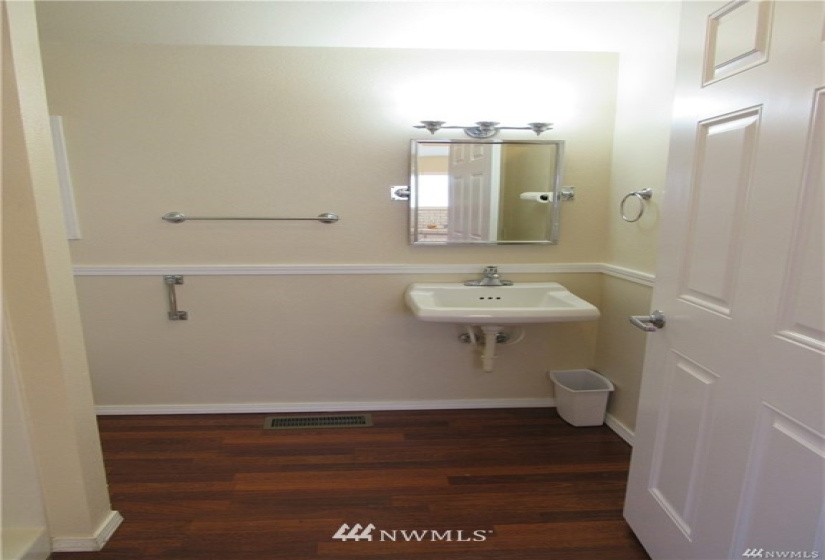 2212 Broadway, Everett, Washington 98201, 1 Bedroom Bedrooms, ,Residential,For Sale,Broadway,NWM1876674