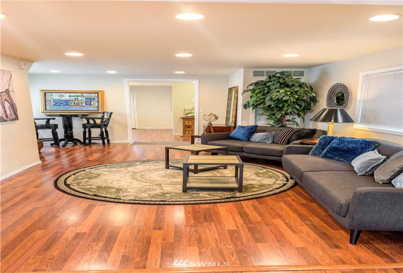 2212 Broadway, Everett, Washington 98201, 1 Bedroom Bedrooms, ,Residential,For Sale,Broadway,NWM1876674