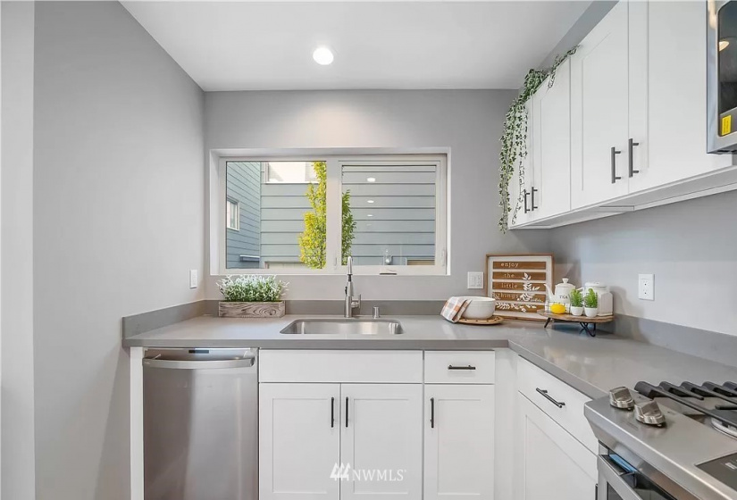 417 Martin Luther King JR Wy S, Seattle, Washington 98144, 2 Bedrooms Bedrooms, ,Residential Lease,For Rent,Martin Luther King JR Wy S,NWM1876745