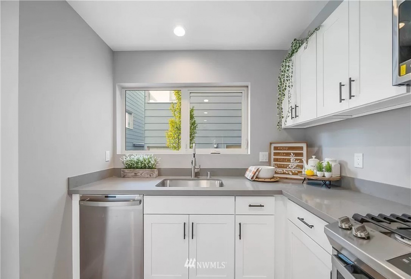 417 Martin Luther King JR Wy S, Seattle, Washington 98144, 2 Bedrooms Bedrooms, ,Residential Lease,For Rent,Martin Luther King JR Wy S,NWM1876745