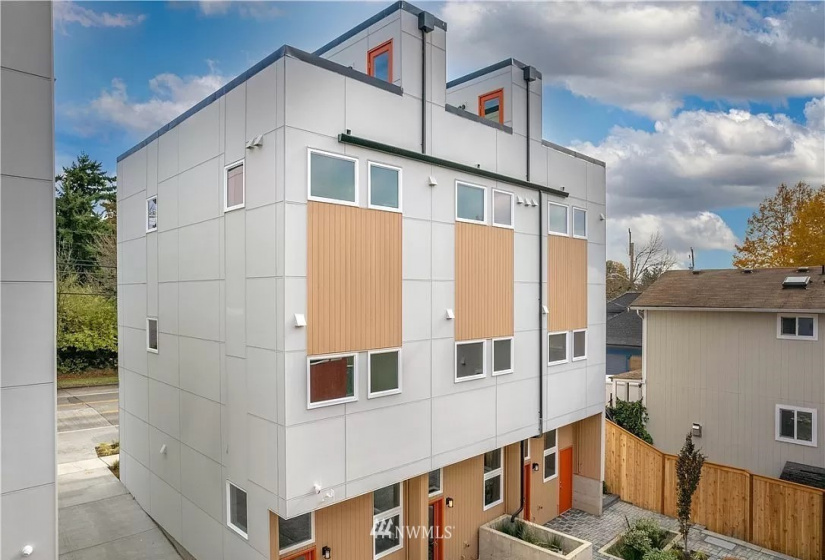 417 Martin Luther King JR Wy S, Seattle, Washington 98144, 2 Bedrooms Bedrooms, ,Residential Lease,For Rent,Martin Luther King JR Wy S,NWM1876745