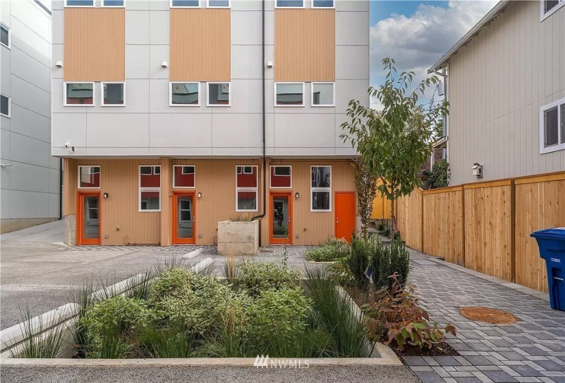 417 Martin Luther King JR Wy S, Seattle, Washington 98144, 2 Bedrooms Bedrooms, ,Residential Lease,For Rent,Martin Luther King JR Wy S,NWM1876745