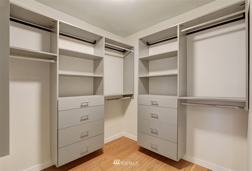 1518 A 5th, Seattle, Washington 98109, 3 Bedrooms Bedrooms, ,2 BathroomsBathrooms,Residential,For Sale,5th,NWM1876772