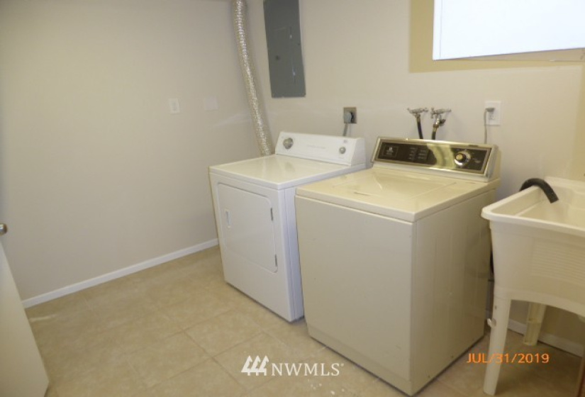 14212 37th, Bellevue, Washington 98006, 4 Bedrooms Bedrooms, ,1 BathroomBathrooms,Residential Lease,For Rent,37th,NWM1876997