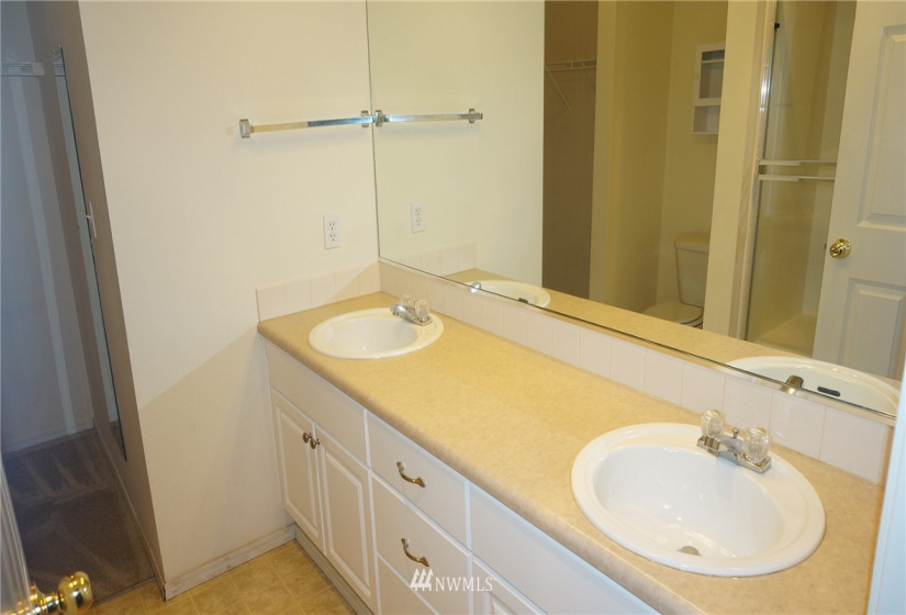 1800 40th, Renton, Washington 98056, 3 Bedrooms Bedrooms, ,1 BathroomBathrooms,Residential Lease,For Rent,40th,NWM1876998