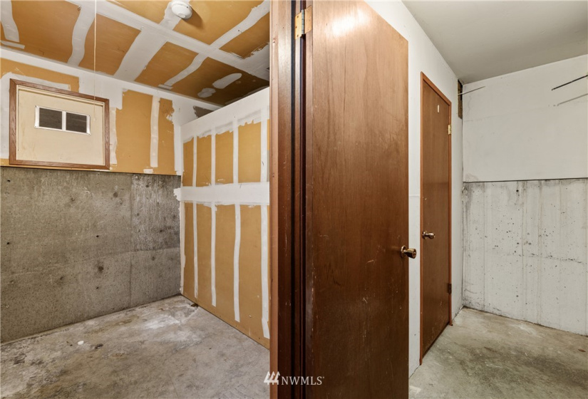 8541 Phinney, Seattle, Washington 98103, ,Residential Income,For Sale,Phinney,NWM1876199