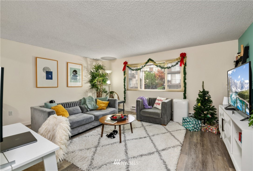 8541 Phinney, Seattle, Washington 98103, ,Residential Income,For Sale,Phinney,NWM1876199