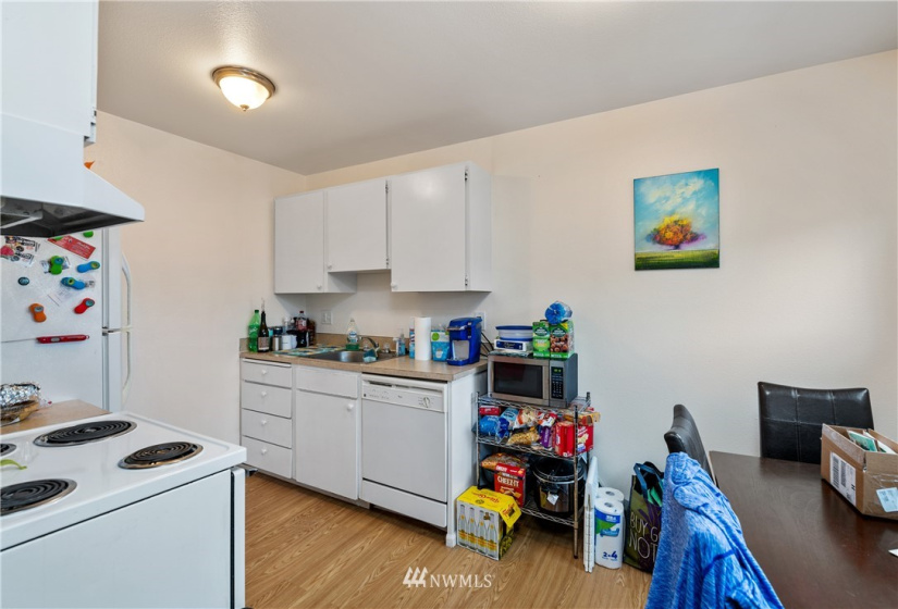 8541 Phinney, Seattle, Washington 98103, ,Residential Income,For Sale,Phinney,NWM1876199