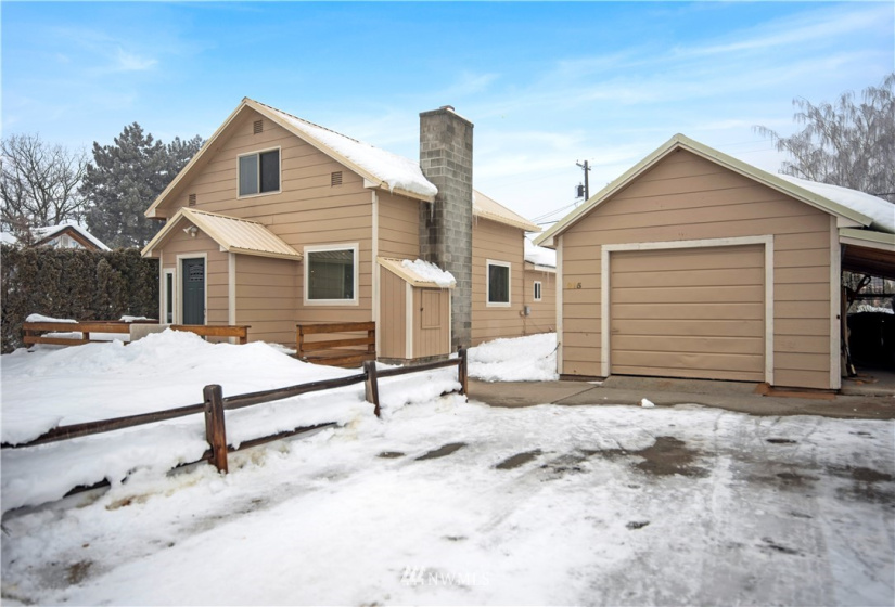 215 Birch, Waterville, Washington 98858, 2 Bedrooms Bedrooms, ,1 BathroomBathrooms,Residential,For Sale,Waterville Original,Birch,NWM1877039