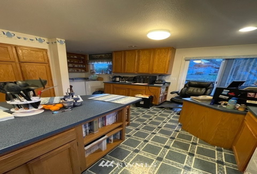 718 Ballentine, Raymond, Washington 98577, 5 Bedrooms Bedrooms, ,1 BathroomBathrooms,Residential,For Sale,Charles Blake Addition to Raymond,Ballentine,NWM1877145