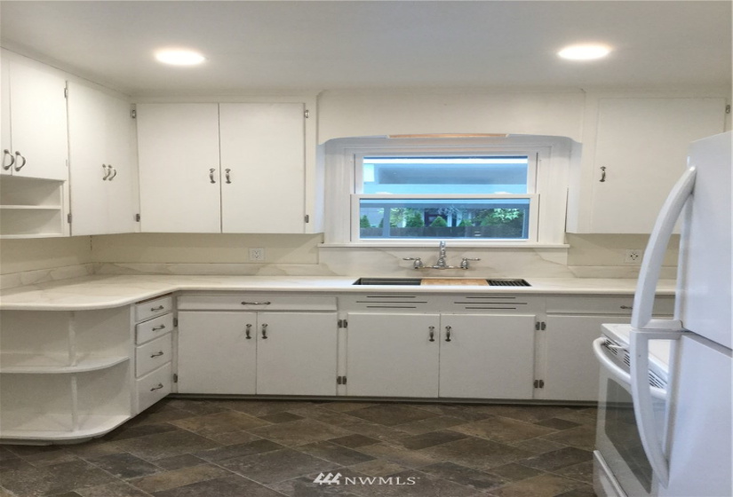 20046 10th, Shoreline, Washington 98177, 2 Bedrooms Bedrooms, ,1 BathroomBathrooms,Residential Lease,For Rent,10th,NWM1877004