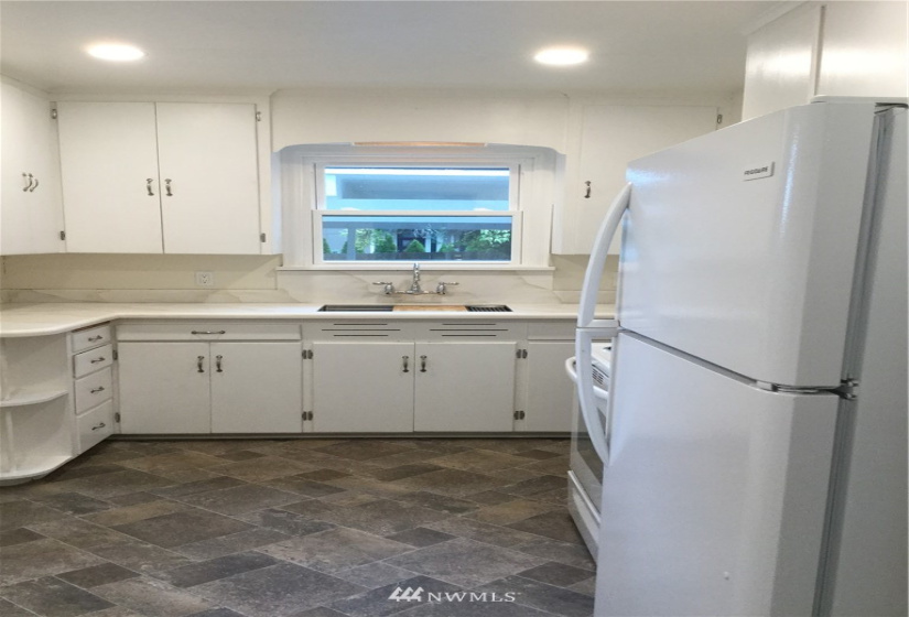 20046 10th, Shoreline, Washington 98177, 2 Bedrooms Bedrooms, ,1 BathroomBathrooms,Residential Lease,For Rent,10th,NWM1877004