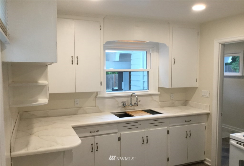 20046 10th, Shoreline, Washington 98177, 2 Bedrooms Bedrooms, ,1 BathroomBathrooms,Residential Lease,For Rent,10th,NWM1877004