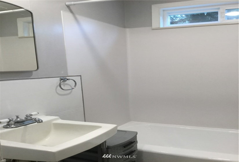 20046 10th, Shoreline, Washington 98177, 2 Bedrooms Bedrooms, ,1 BathroomBathrooms,Residential Lease,For Rent,10th,NWM1877004