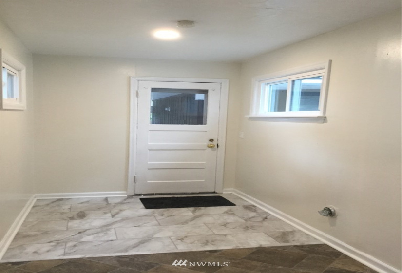 20046 10th, Shoreline, Washington 98177, 2 Bedrooms Bedrooms, ,1 BathroomBathrooms,Residential Lease,For Rent,10th,NWM1877004