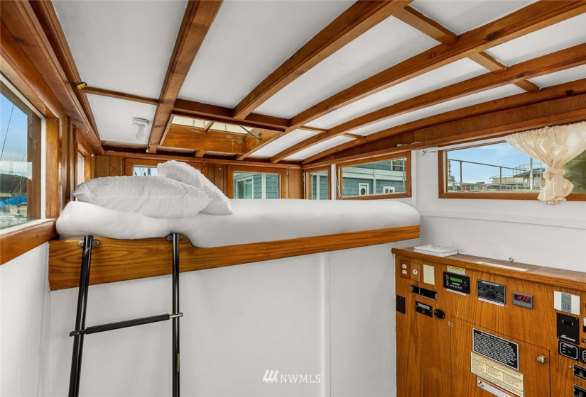 2401 Northlake, Seattle, Washington 98103, 1 Bedroom Bedrooms, ,Residential,For Sale,Northlake,NWM1877051