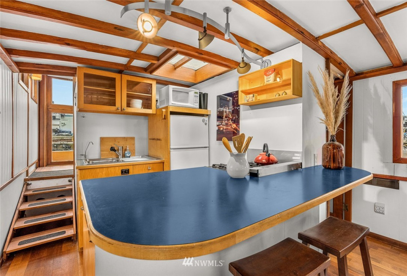 2401 Northlake, Seattle, Washington 98103, 1 Bedroom Bedrooms, ,Residential,For Sale,Northlake,NWM1877051
