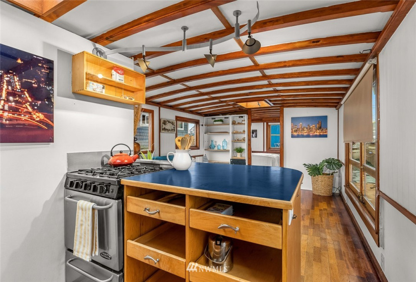 2401 Northlake, Seattle, Washington 98103, 1 Bedroom Bedrooms, ,Residential,For Sale,Northlake,NWM1877051