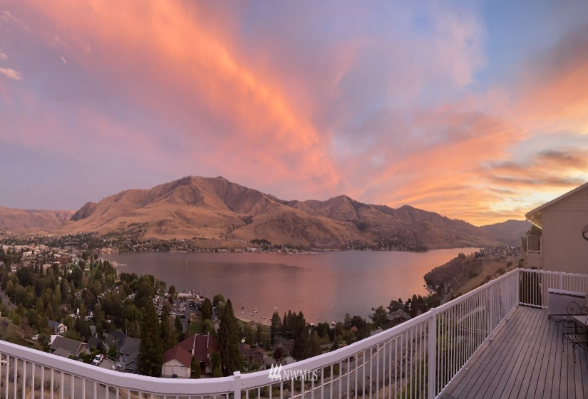 826 Golf Course, Chelan, Washington 98816, 4 Bedrooms Bedrooms, ,1 BathroomBathrooms,Residential,For Sale,GAUKROGER SUBDIVISION,Golf Course,NWM1875074