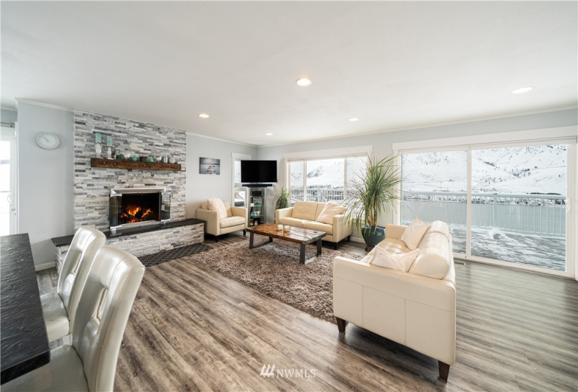 826 Golf Course, Chelan, Washington 98816, 4 Bedrooms Bedrooms, ,1 BathroomBathrooms,Residential,For Sale,GAUKROGER SUBDIVISION,Golf Course,NWM1875074