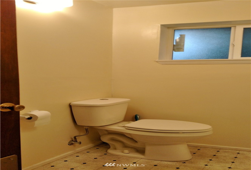 111 5 th, Auburn, Washington 98002, ,Residential Lease,For Rent,5 th,NWM1877044