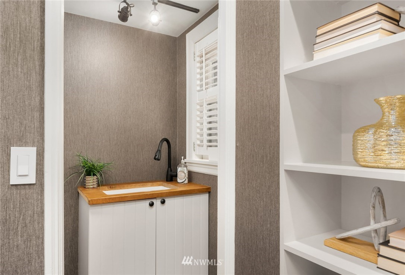 1223 Spring, Seattle, Washington 98104, 2 Bedrooms Bedrooms, ,1 BathroomBathrooms,Residential,For Sale,1223 Spring,Spring,NWM1877562