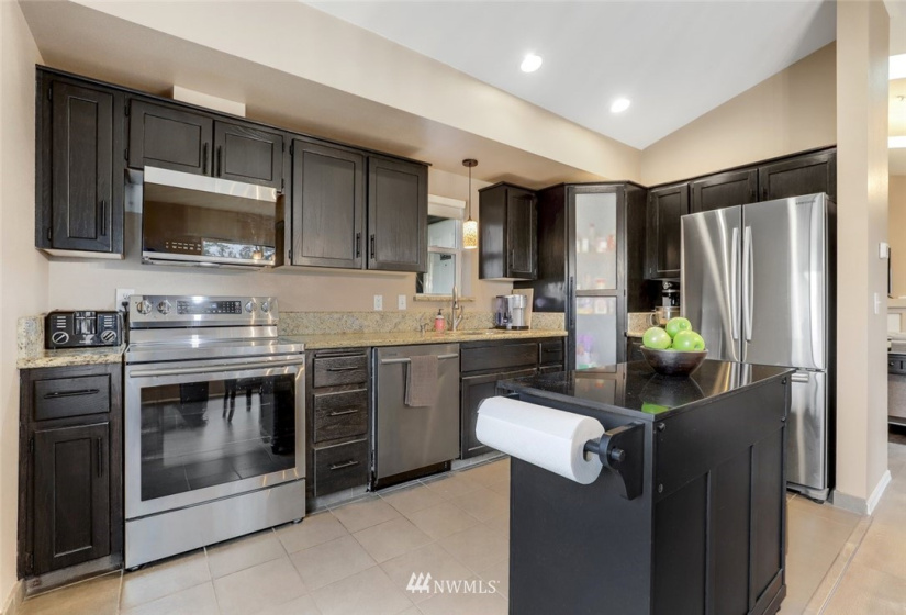5264 121st, Vancouver, Washington 98682, 2 Bedrooms Bedrooms, ,2 BathroomsBathrooms,Residential,For Sale,ONE LAKE PLACE CONDO PH 1 UNIT 276 SUB 2002,121st,NWM1875827