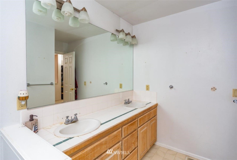 281 Port Townsend Bay, Port Hadlock, Washington 98339, 2 Bedrooms Bedrooms, ,2 BathroomsBathrooms,Residential,For Sale,Villas By The Sea,Port Townsend Bay,NWM1850220