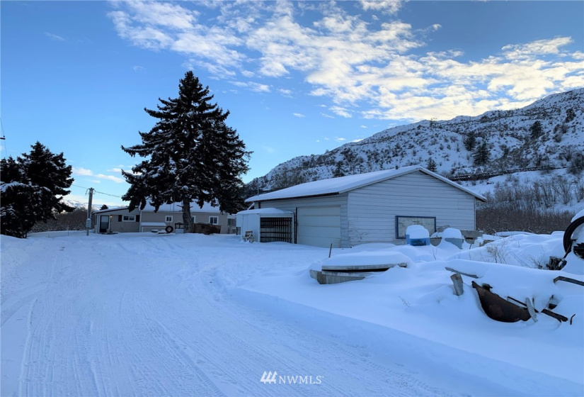 1671 Highway 7, Oroville, Washington 98844, 2 Bedrooms Bedrooms, ,Residential,For Sale,Highway 7,NWM1877261