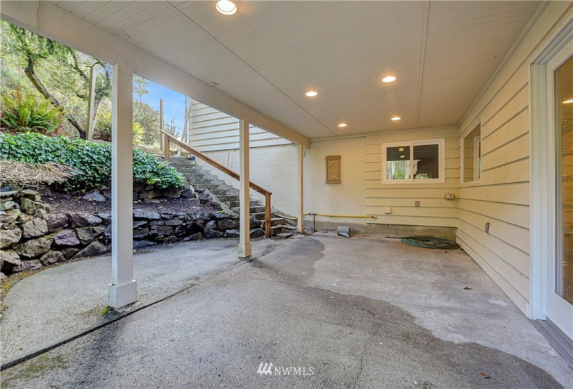 9325 Bowdoin Way, Edmonds, Washington 98020, 5 Bedrooms Bedrooms, ,1 BathroomBathrooms,Residential,For Sale,Bowdoin Road Track,Bowdoin Way,NWM1874110