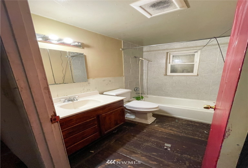 9040 3rd, Seattle, Washington 98106, 5 Bedrooms Bedrooms, ,2 BathroomsBathrooms,Residential,For Sale,3rd,NWM1877403