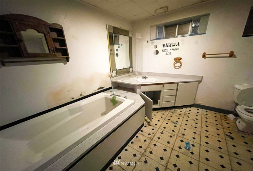 9040 3rd, Seattle, Washington 98106, 5 Bedrooms Bedrooms, ,2 BathroomsBathrooms,Residential,For Sale,3rd,NWM1877403