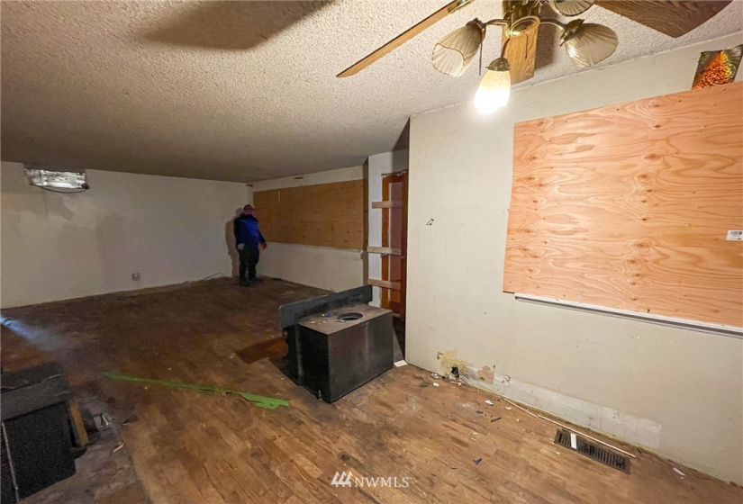 9040 3rd, Seattle, Washington 98106, 5 Bedrooms Bedrooms, ,2 BathroomsBathrooms,Residential,For Sale,3rd,NWM1877403