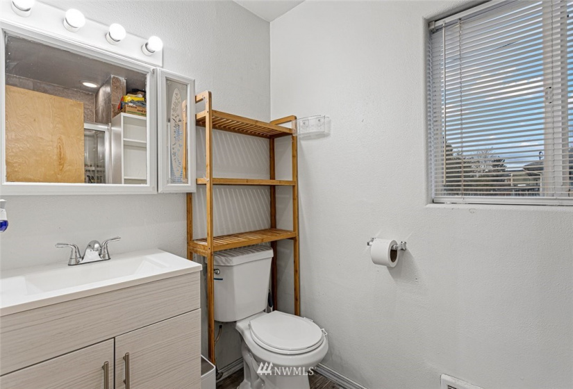2202 Summit, Everett, Washington 98201, 3 Bedrooms Bedrooms, ,Residential,For Sale,Summit,NWM1876940