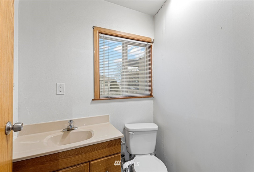 2202 Summit, Everett, Washington 98201, 3 Bedrooms Bedrooms, ,Residential,For Sale,Summit,NWM1876940