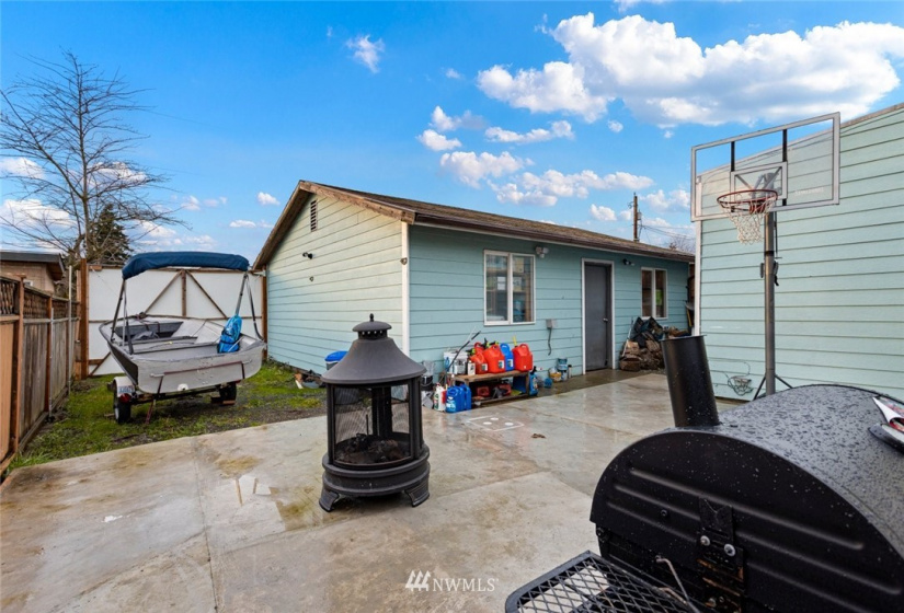 2202 Summit, Everett, Washington 98201, 3 Bedrooms Bedrooms, ,Residential,For Sale,Summit,NWM1876940