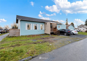 2202 Summit, Everett, Washington 98201, 3 Bedrooms Bedrooms, ,Residential,For Sale,Summit,NWM1876940