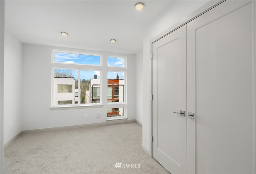 5044 B Sand Point, Seattle, Washington 98105, 2 Bedrooms Bedrooms, ,1 BathroomBathrooms,Residential,For Sale,Sand Point,NWM1876307