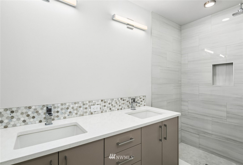 5044 B Sand Point, Seattle, Washington 98105, 2 Bedrooms Bedrooms, ,1 BathroomBathrooms,Residential,For Sale,Sand Point,NWM1876307