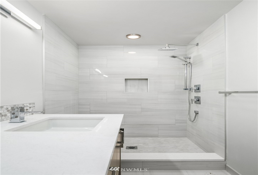 5044 B Sand Point, Seattle, Washington 98105, 2 Bedrooms Bedrooms, ,1 BathroomBathrooms,Residential,For Sale,Sand Point,NWM1876307