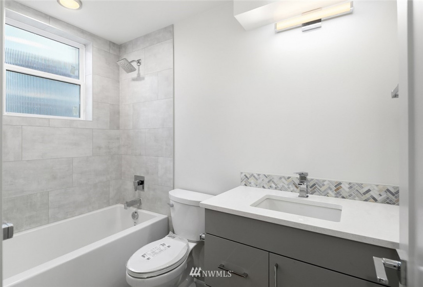 5044 B Sand Point, Seattle, Washington 98105, 2 Bedrooms Bedrooms, ,1 BathroomBathrooms,Residential,For Sale,Sand Point,NWM1876307