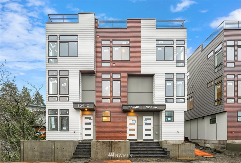 5044 B Sand Point, Seattle, Washington 98105, 2 Bedrooms Bedrooms, ,1 BathroomBathrooms,Residential,For Sale,Sand Point,NWM1876307