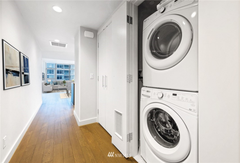 588 Bell Street, Seattle, Washington 98121, 2 Bedrooms Bedrooms, ,1 BathroomBathrooms,Residential,For Sale,Insignia,Bell Street,NWM1878129