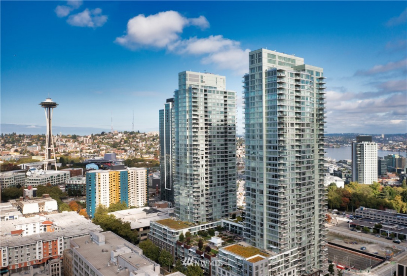 588 Bell Street, Seattle, Washington 98121, 2 Bedrooms Bedrooms, ,1 BathroomBathrooms,Residential,For Sale,Insignia,Bell Street,NWM1878129