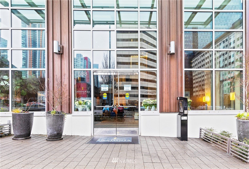 588 Bell Street, Seattle, Washington 98121, 2 Bedrooms Bedrooms, ,1 BathroomBathrooms,Residential,For Sale,Insignia,Bell Street,NWM1878129