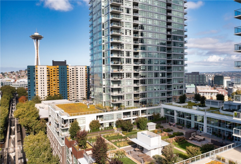 588 Bell Street, Seattle, Washington 98121, 2 Bedrooms Bedrooms, ,1 BathroomBathrooms,Residential,For Sale,Insignia,Bell Street,NWM1878129