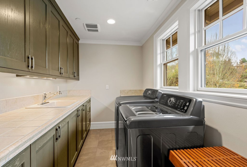 8928 33rd, Yarrow Point, Washington 98004, 4 Bedrooms Bedrooms, ,3 BathroomsBathrooms,Residential Lease,For Rent,33rd,NWM1877914