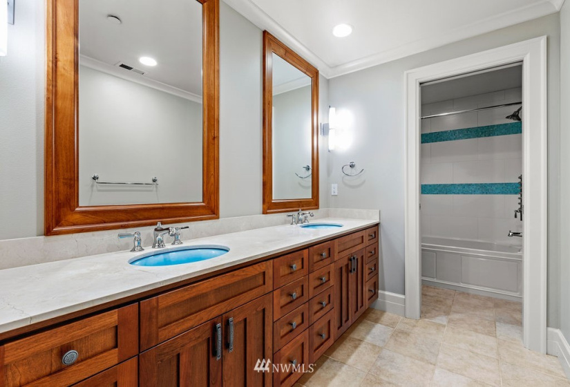 8928 33rd, Yarrow Point, Washington 98004, 4 Bedrooms Bedrooms, ,3 BathroomsBathrooms,Residential Lease,For Rent,33rd,NWM1877914